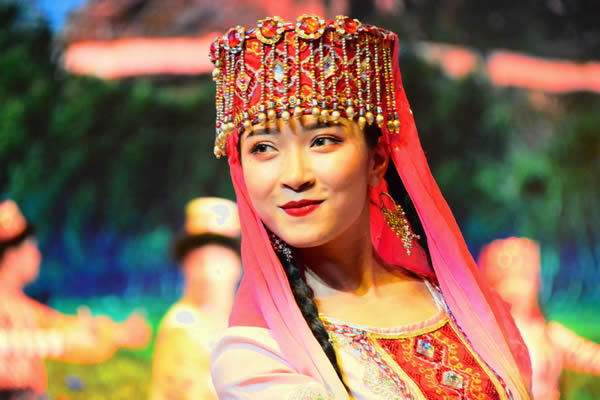 乌鲁木齐民族歌舞表演图片